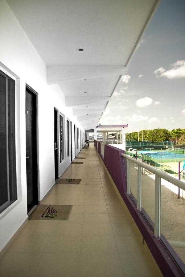 Cancun Tennis Inn Bagian luar foto