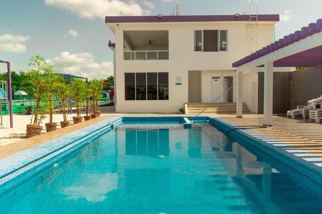 Cancun Tennis Inn Bagian luar foto