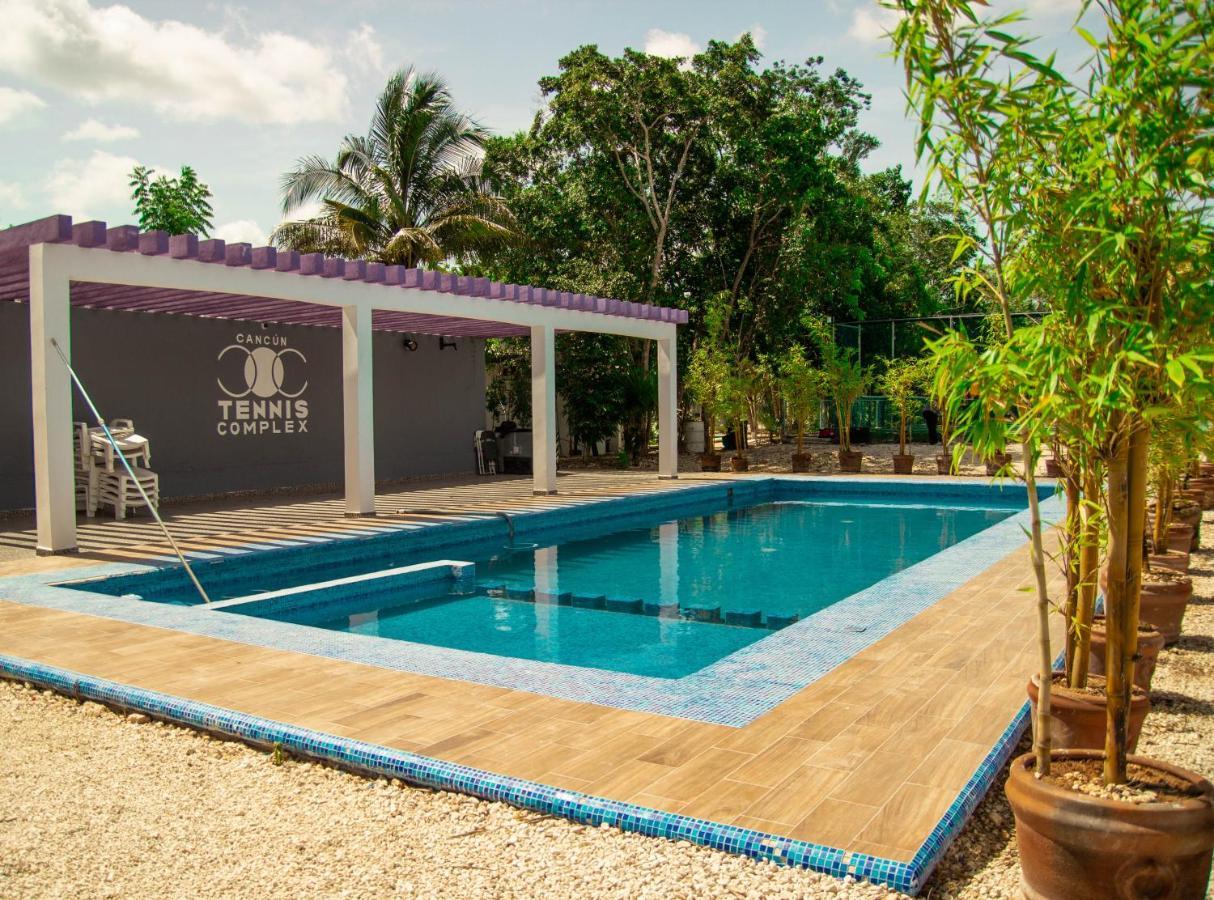 Cancun Tennis Inn Bagian luar foto